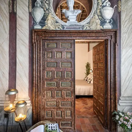 Daire Gandesa, Palace House