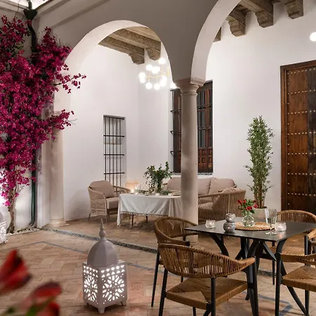 Daire Gandesa, Palace House *